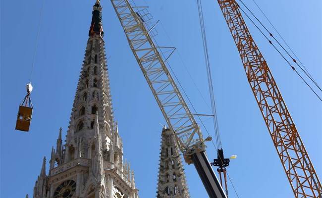 Uklanjanje vrha sjevernog zvonika Katedrale
